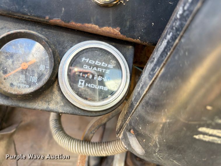 image for item FK0288 1982 International 2275 tank truck