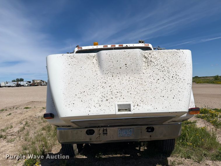 image for item FK0288 1982 International 2275 tank truck