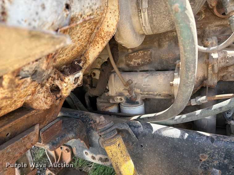 image for item FK0288 1982 International 2275 tank truck