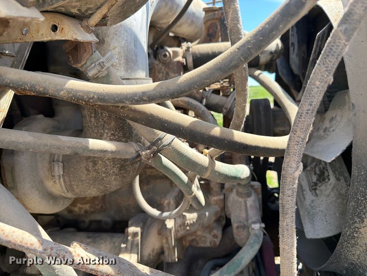 image for item FK0288 1982 International 2275 tank truck