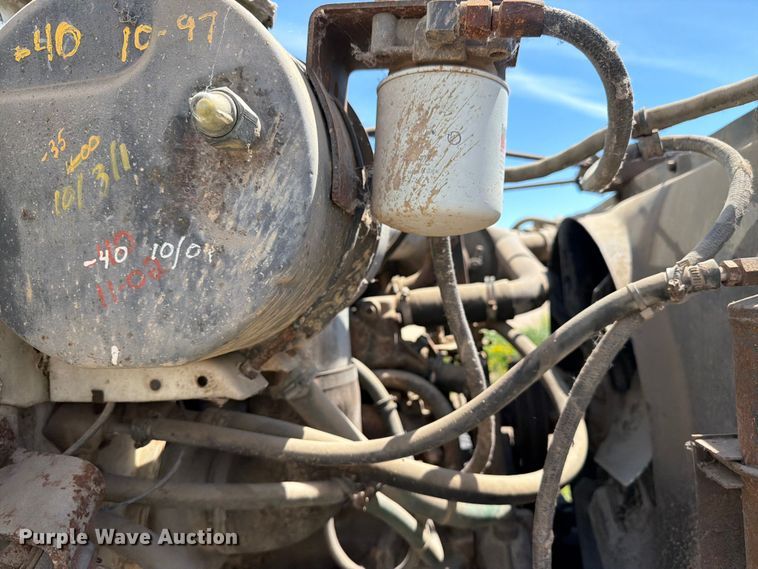 image for item FK0288 1982 International 2275 tank truck