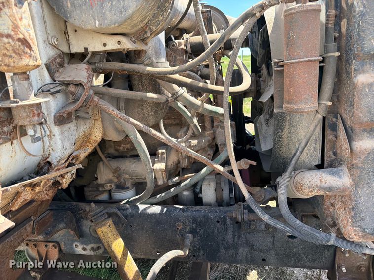 image for item FK0288 1982 International 2275 tank truck