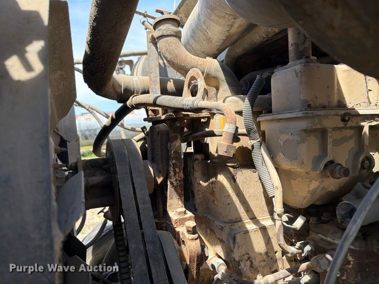 image for item FK0288 1982 International 2275 tank truck