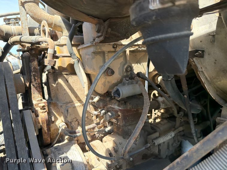 image for item FK0288 1982 International 2275 tank truck
