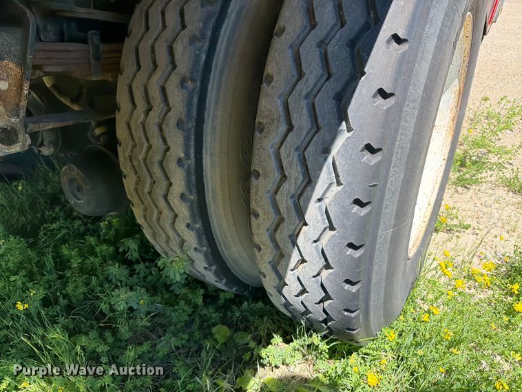 image for item FK0288 1982 International 2275 tank truck