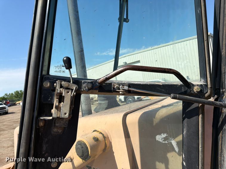 image for item FK3008 1994 John Deere 510D backhoe