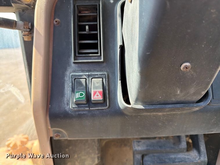 image for item FK3008 1994 John Deere 510D backhoe