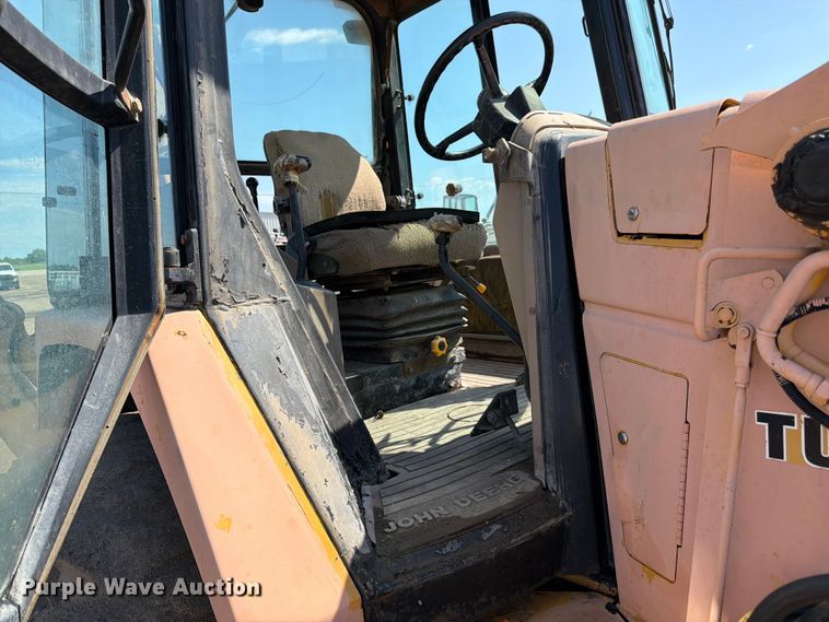 image for item FK3008 1994 John Deere 510D backhoe
