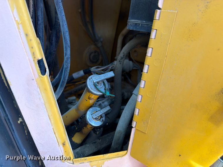 image for item FK3008 1994 John Deere 510D backhoe
