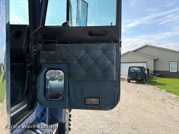 image for item FK3094 1994 International 9300 dump truck