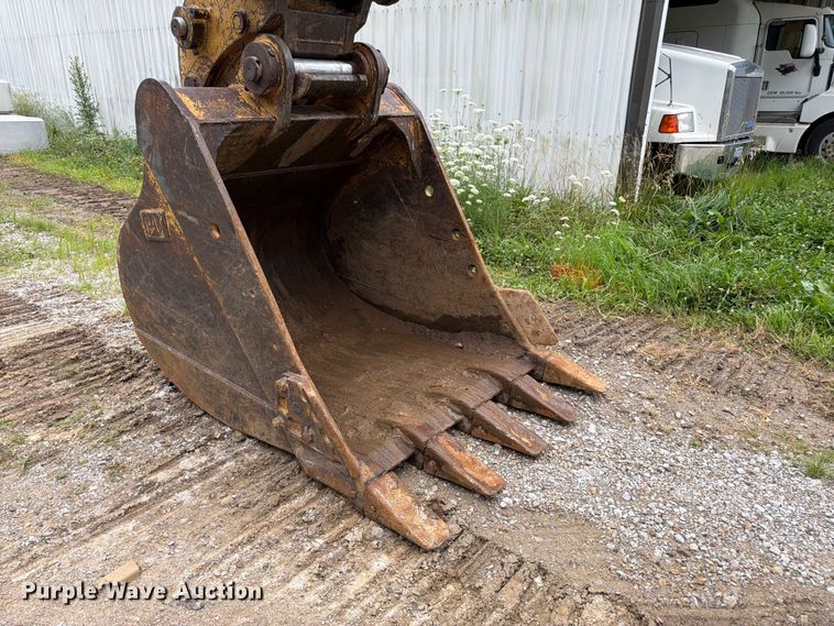 image for item FK3183 1993 Caterpillar 330L excavator