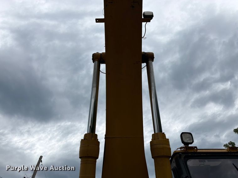 image for item FK3183 1993 Caterpillar 330L excavator