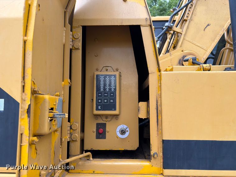 image for item FK3183 1993 Caterpillar 330L excavator