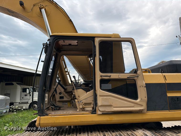 image for item FK3183 1993 Caterpillar 330L excavator