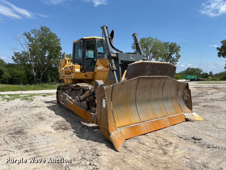 image for item FK3185 2011 John Deere 1050J dozer