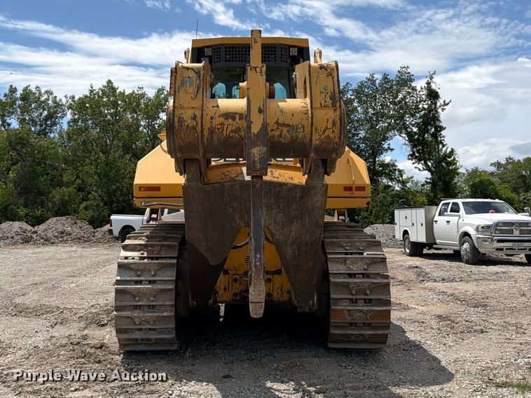image for item FK3185 2011 John Deere 1050J dozer