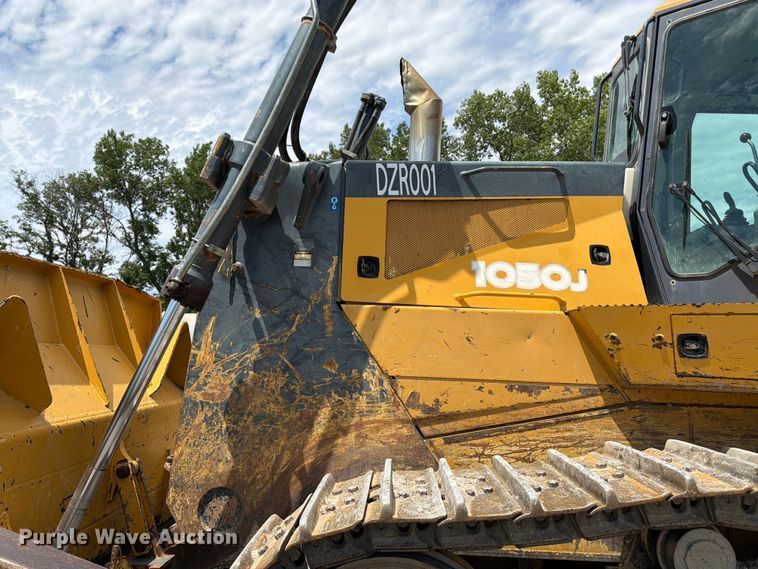 image for item FK3185 2011 John Deere 1050J dozer
