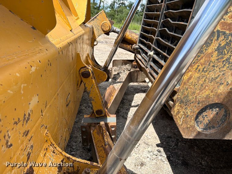 image for item FK3185 2011 John Deere 1050J dozer