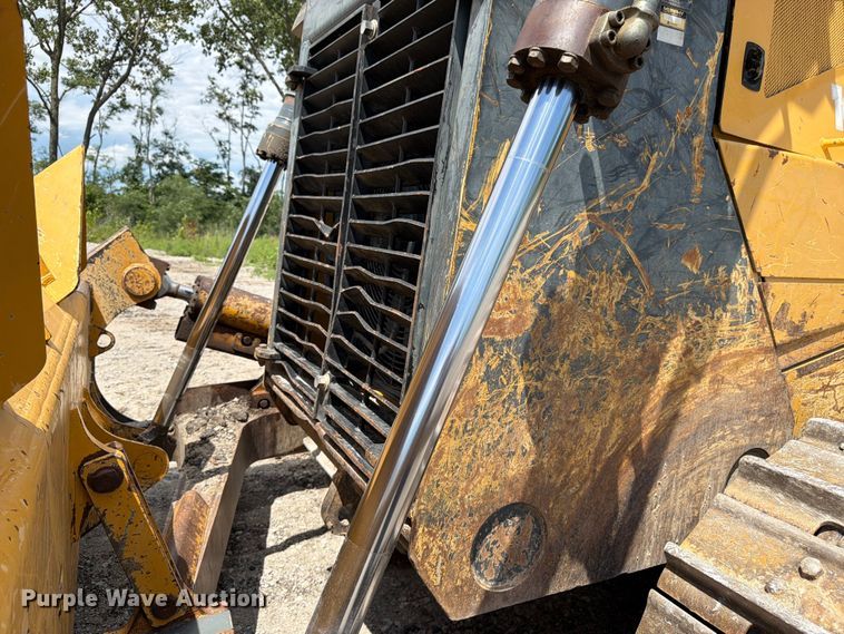 image for item FK3185 2011 John Deere 1050J dozer