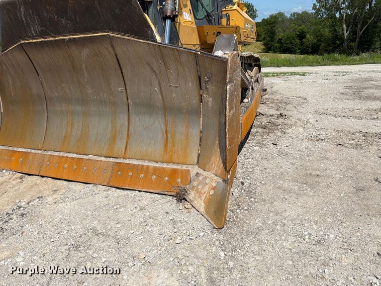 image for item FK3185 2011 John Deere 1050J dozer