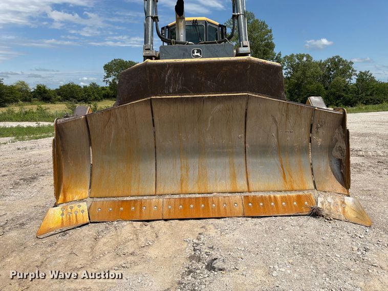 image for item FK3185 2011 John Deere 1050J dozer