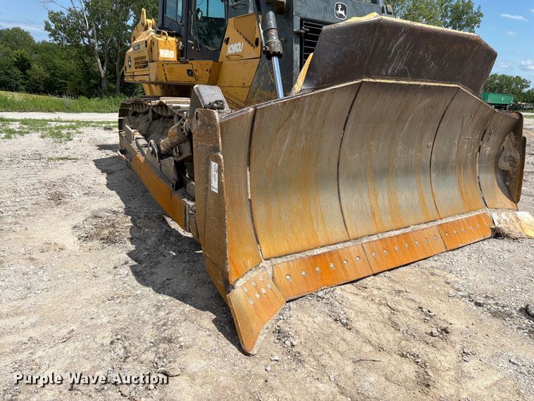 image for item FK3185 2011 John Deere 1050J dozer