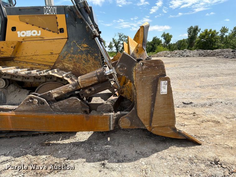 image for item FK3185 2011 John Deere 1050J dozer