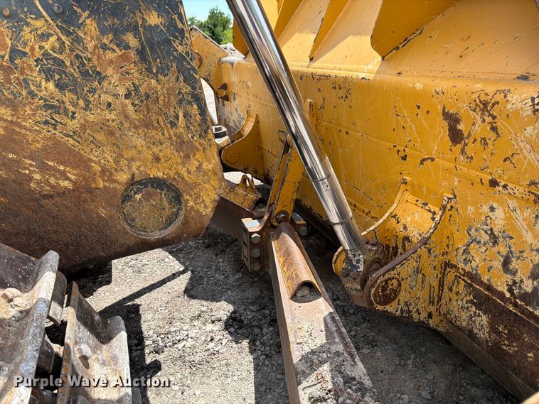 image for item FK3185 2011 John Deere 1050J dozer