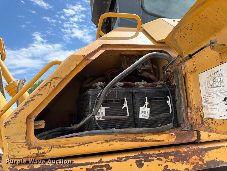 image for item FK3185 2011 John Deere 1050J dozer