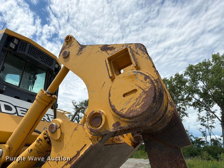 image for item FK3185 2011 John Deere 1050J dozer