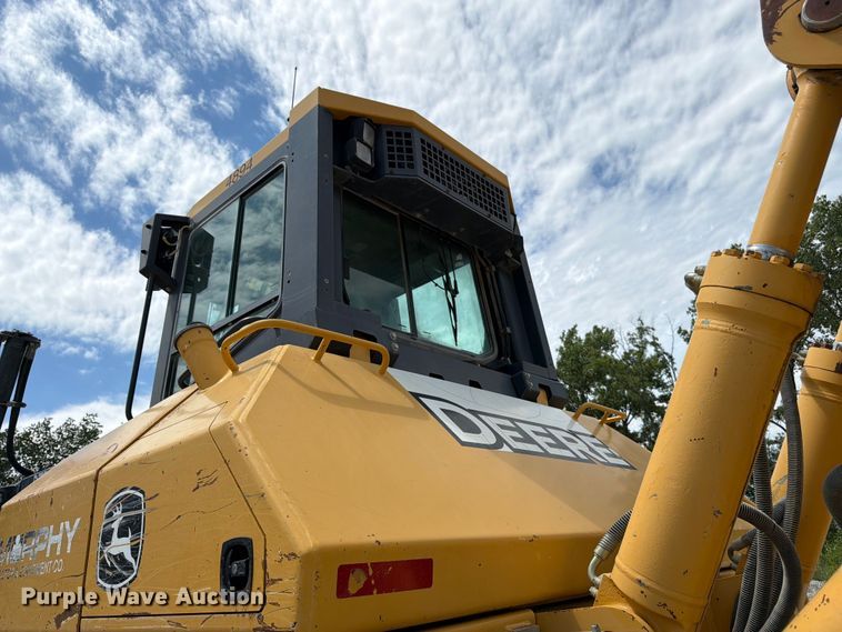 image for item FK3185 2011 John Deere 1050J dozer