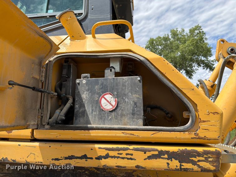 image for item FK3185 2011 John Deere 1050J dozer