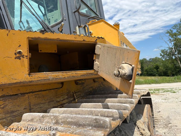 image for item FK3185 2011 John Deere 1050J dozer
