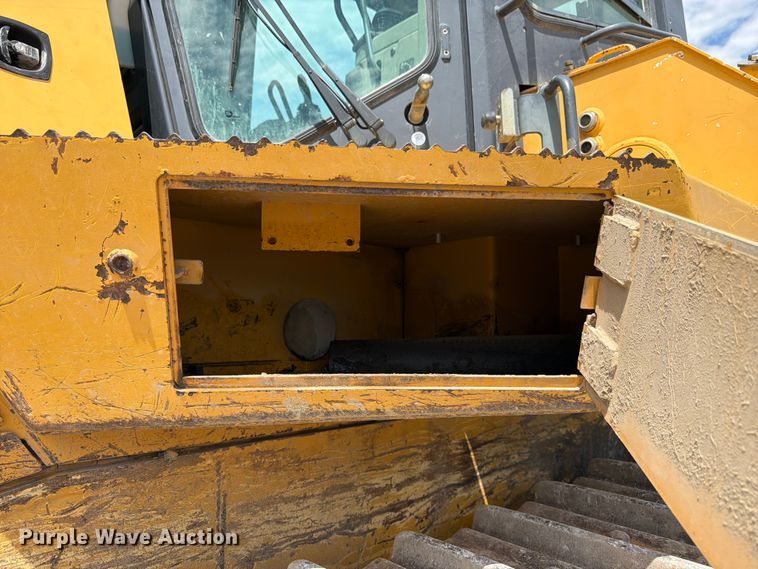 image for item FK3185 2011 John Deere 1050J dozer