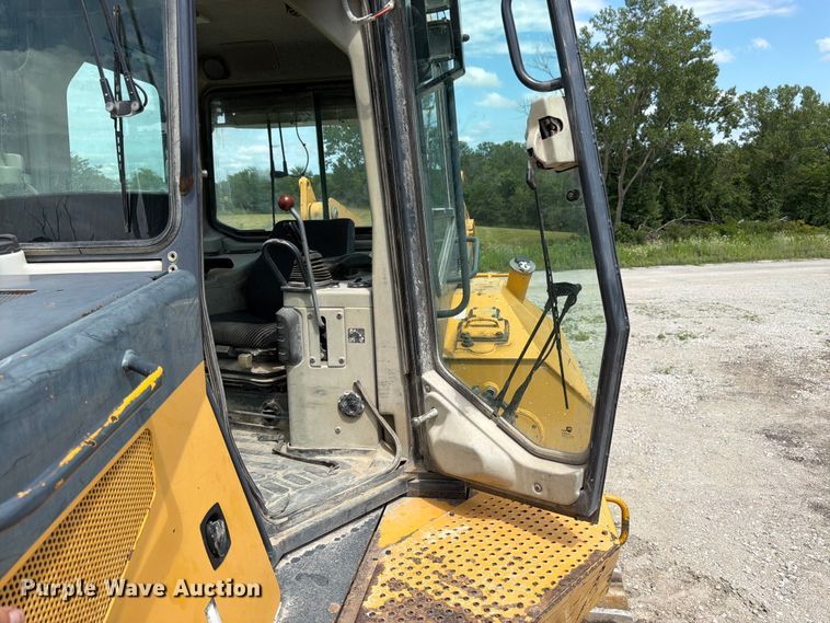 image for item FK3185 2011 John Deere 1050J dozer