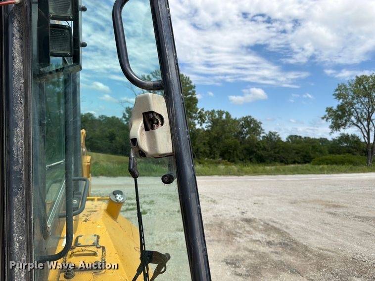image for item FK3185 2011 John Deere 1050J dozer