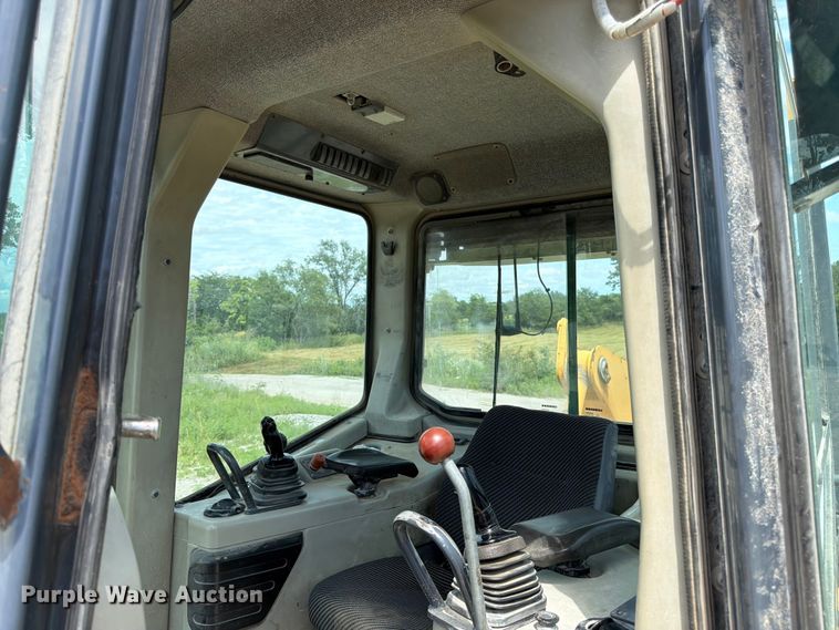 image for item FK3185 2011 John Deere 1050J dozer