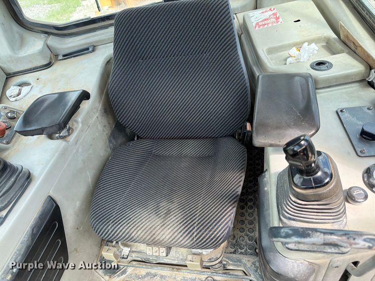 image for item FK3185 2011 John Deere 1050J dozer