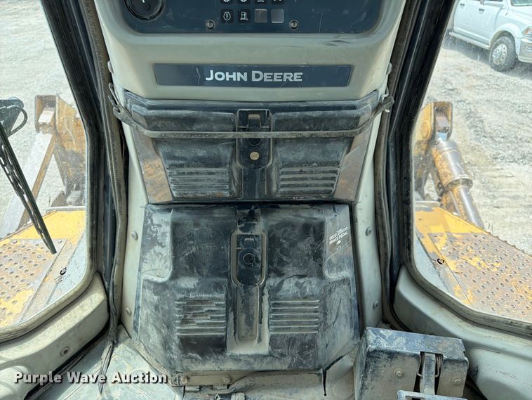 image for item FK3185 2011 John Deere 1050J dozer