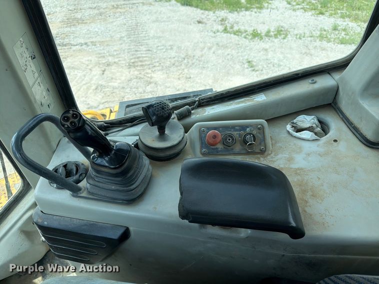 image for item FK3185 2011 John Deere 1050J dozer