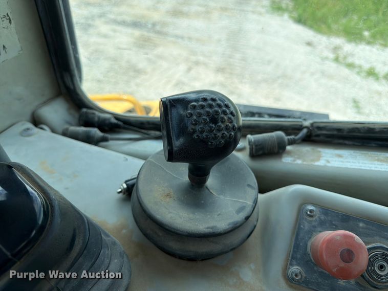 image for item FK3185 2011 John Deere 1050J dozer