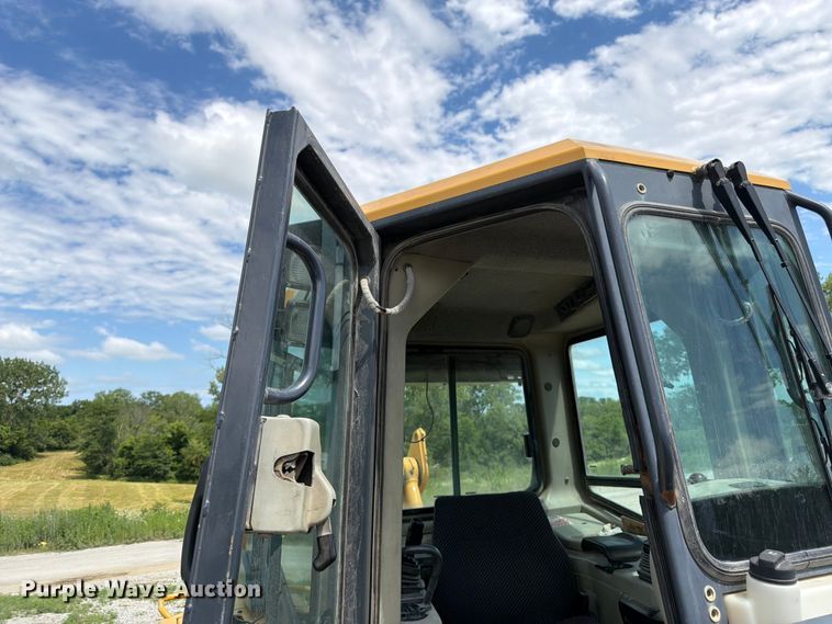 image for item FK3185 2011 John Deere 1050J dozer