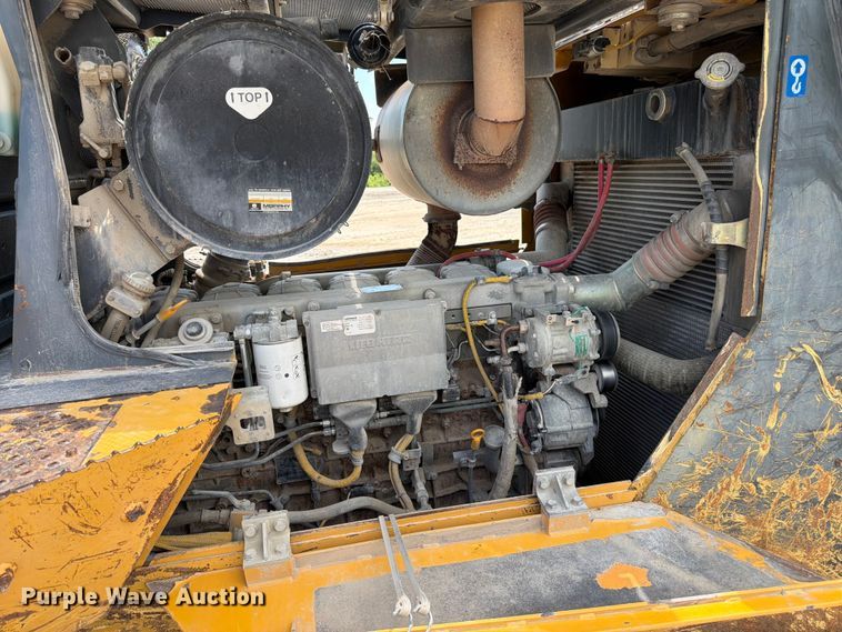 image for item FK3185 2011 John Deere 1050J dozer