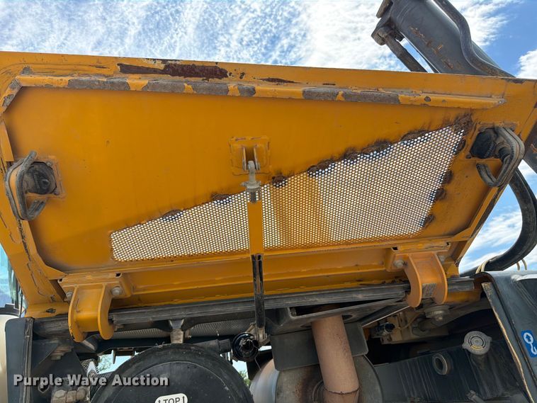 image for item FK3185 2011 John Deere 1050J dozer
