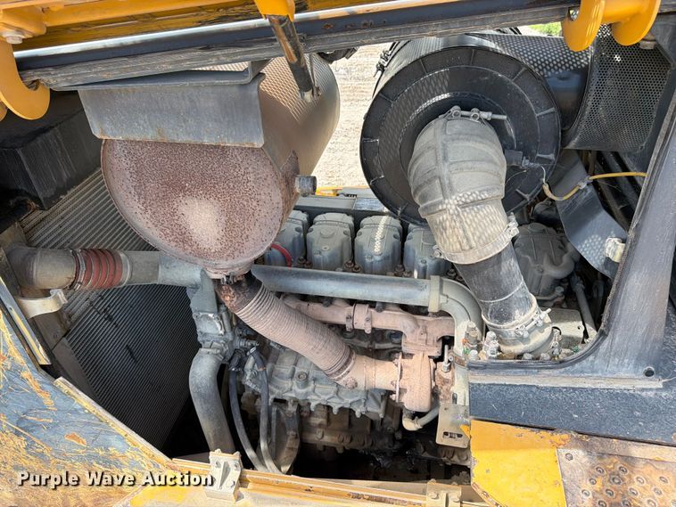 image for item FK3185 2011 John Deere 1050J dozer
