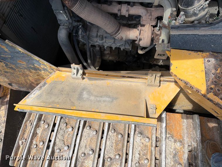 image for item FK3185 2011 John Deere 1050J dozer