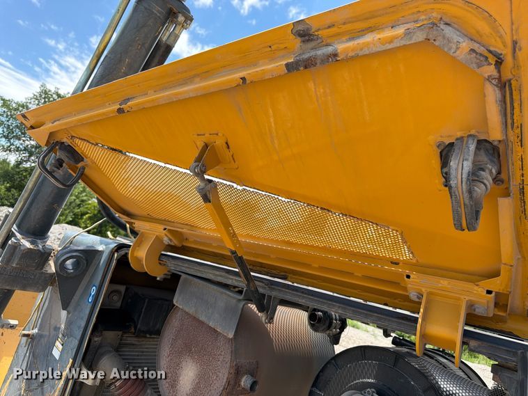 image for item FK3185 2011 John Deere 1050J dozer