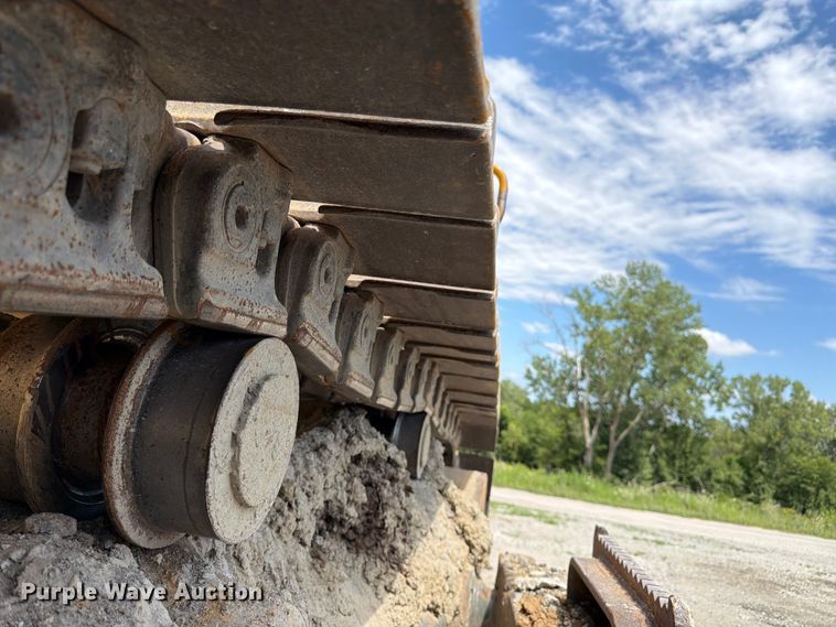 image for item FK3185 2011 John Deere 1050J dozer