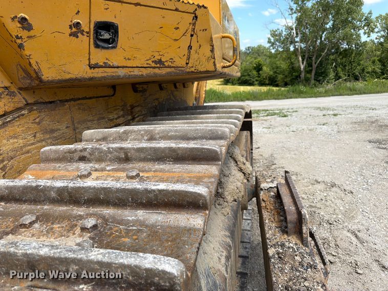 image for item FK3185 2011 John Deere 1050J dozer
