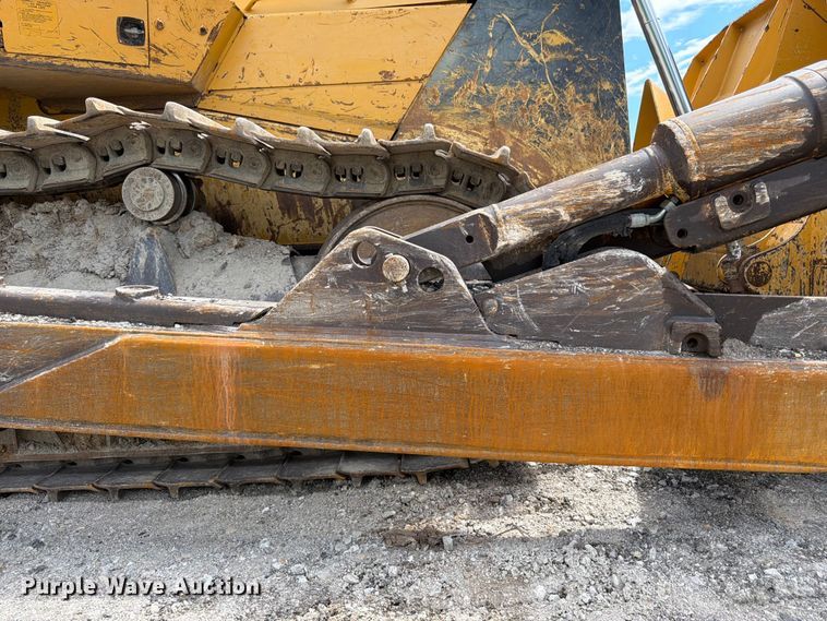 image for item FK3185 2011 John Deere 1050J dozer